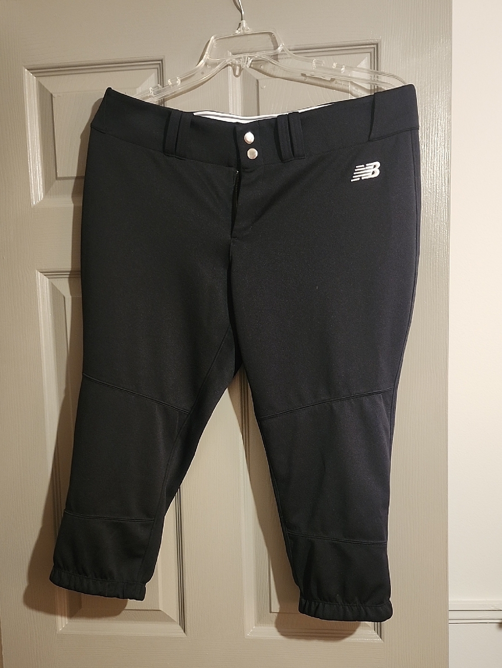 LARGE New Balance Black Cropped SOFTBALL Pants with Elastic Cuffs